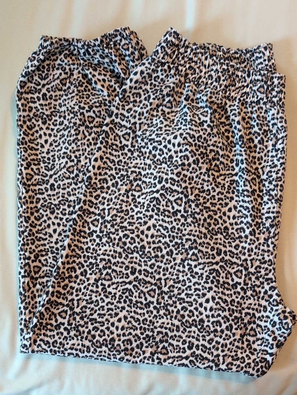 eesome Leopard Print Ankle Pants in Black and Cream